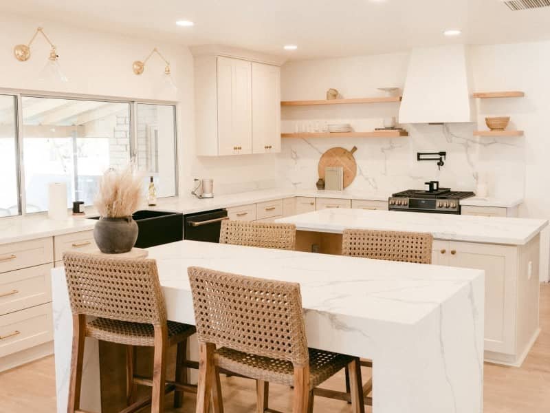 Flooring experts at Midwest Rug & Linoleum Co